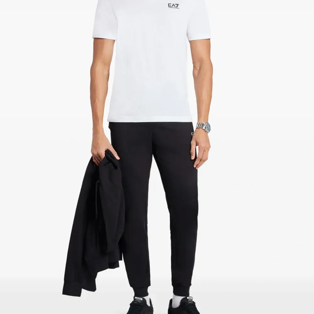 Футболка с круглым вырезом