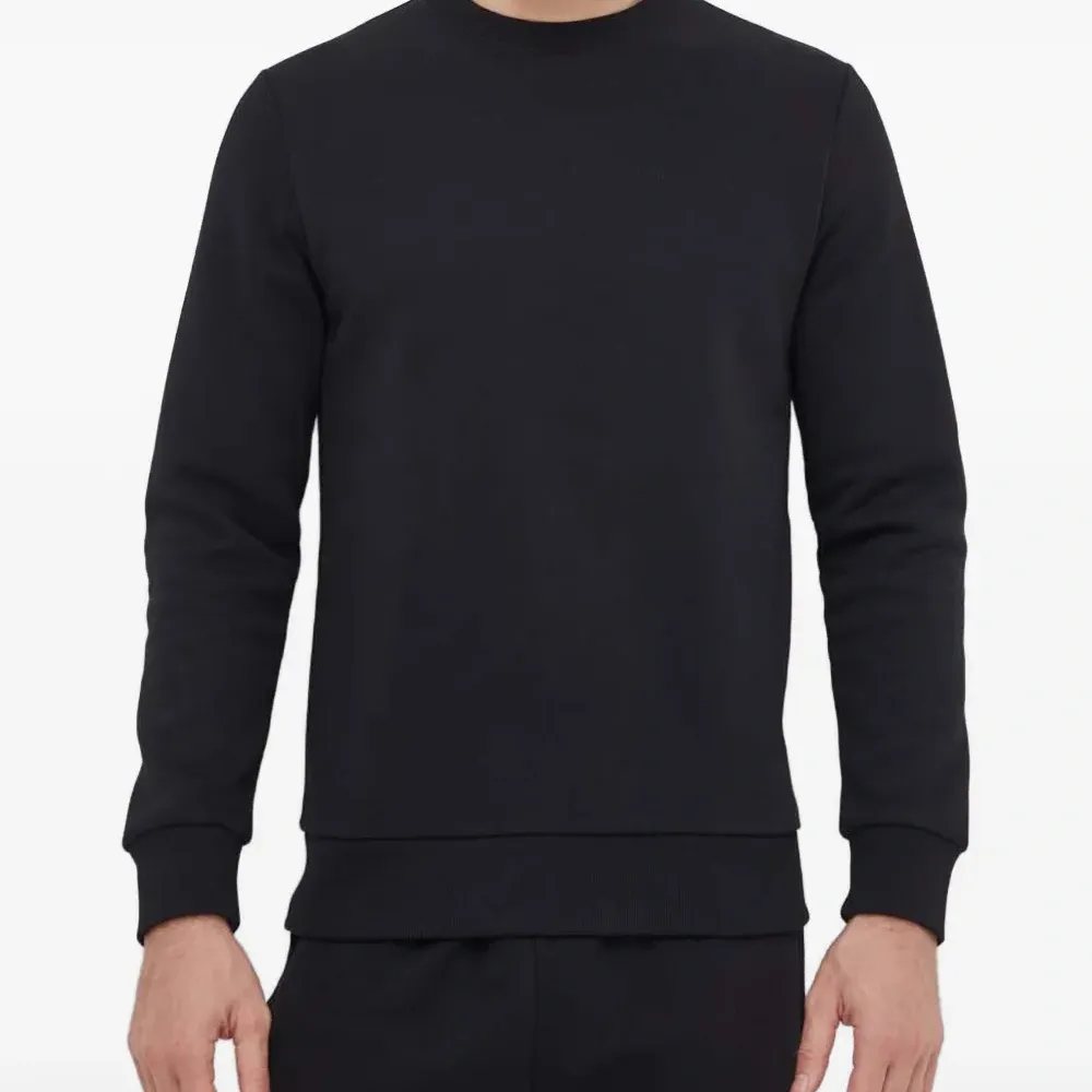 Свитшот с круглым вырезом