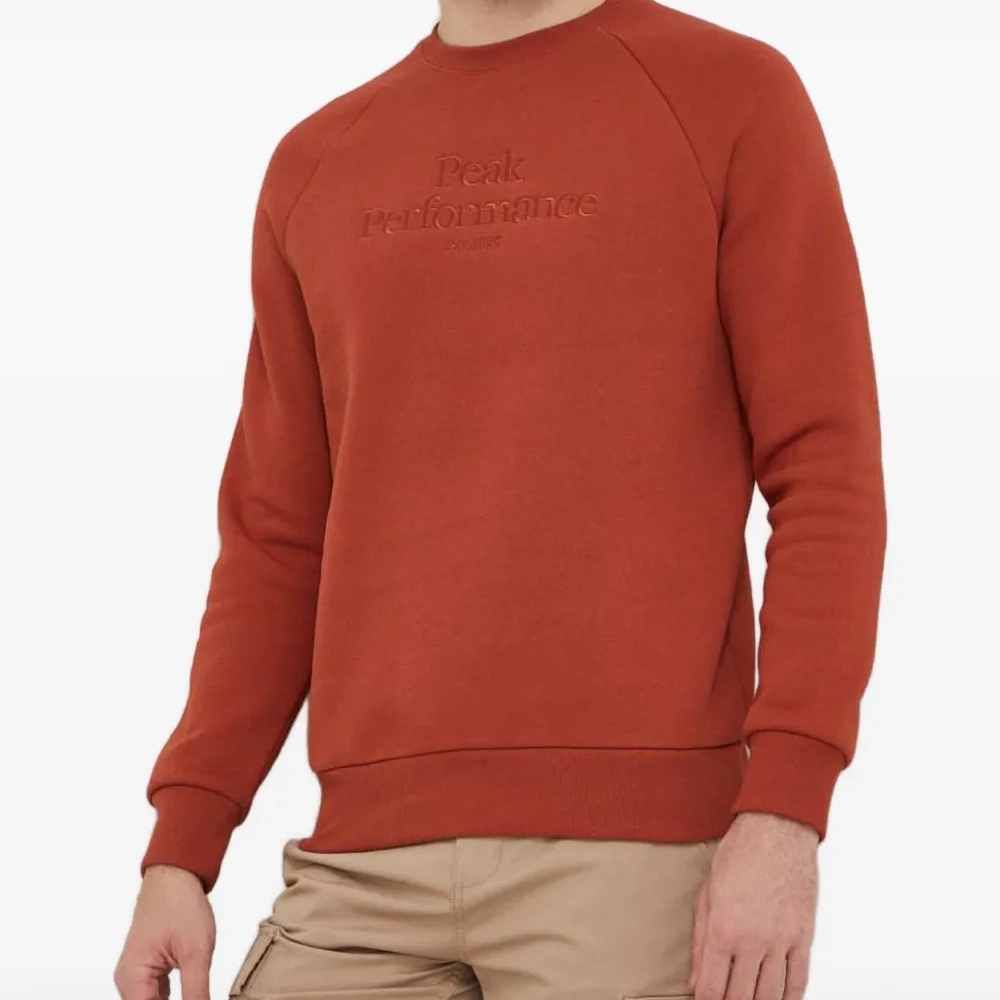 Свитшот с вышитым логотипом