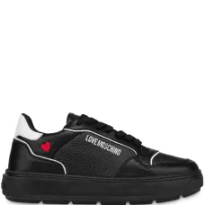 Кроссовки с логотипом