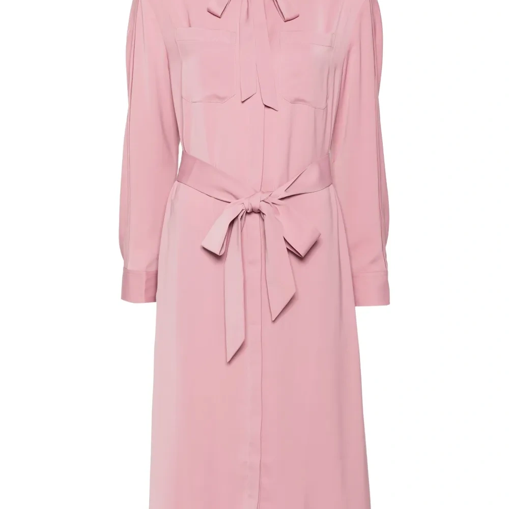 Платье-рубашка миди с поясом