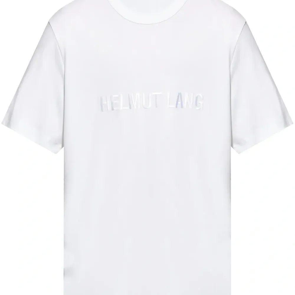 Футболка с вышитым логотипом