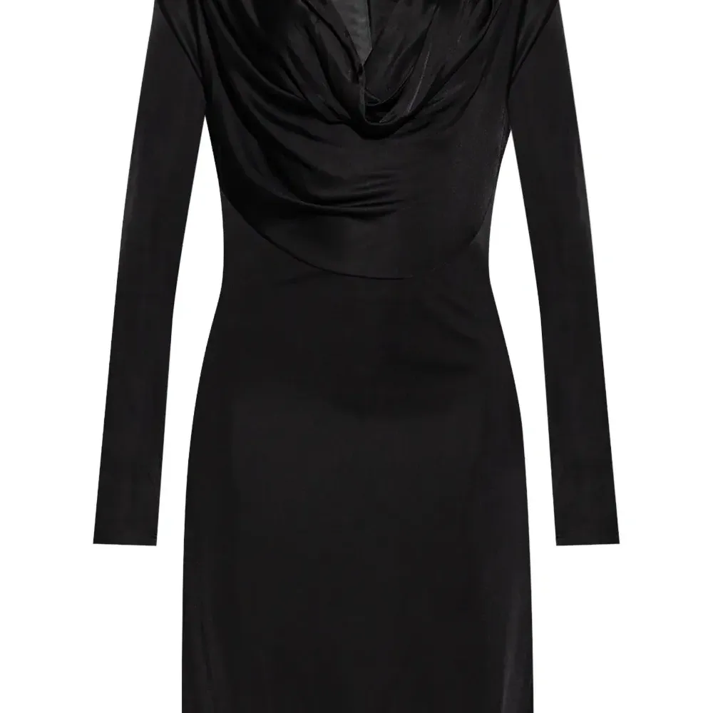 Платье с воротником-хомутом