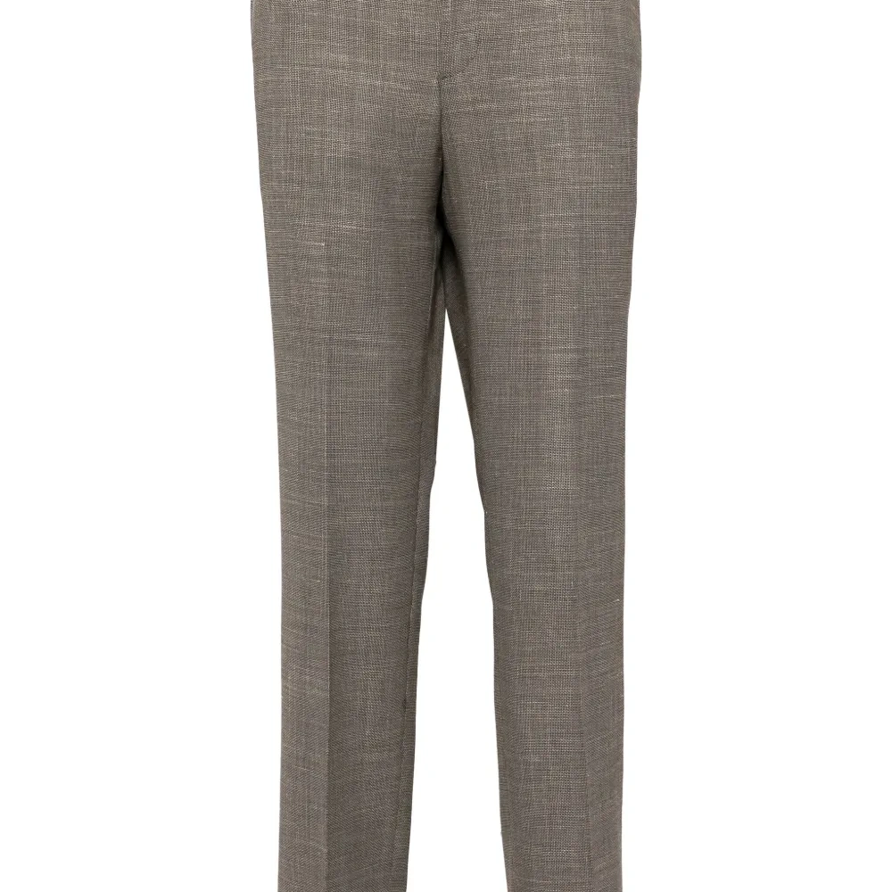 Зауженные брюки со складками