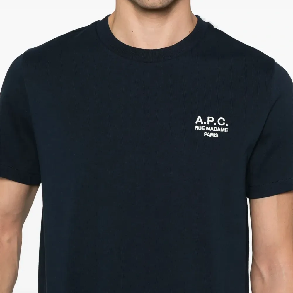 Футболка с вышитым логотипом