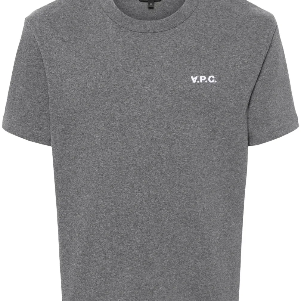 Футболка с вышитым логотипом