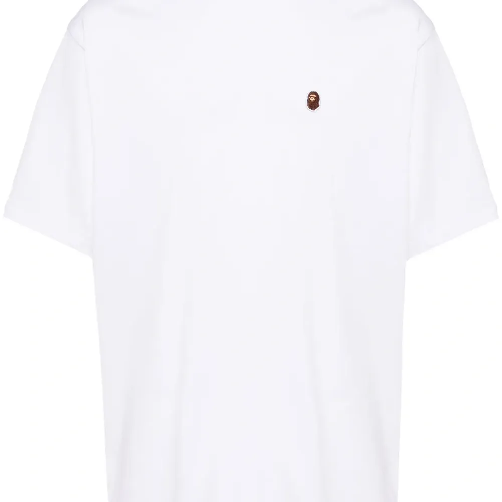 Футболка с вышитым логотипом