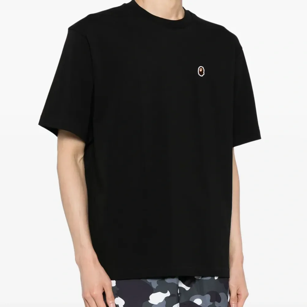 Футболка с вышитым логотипом