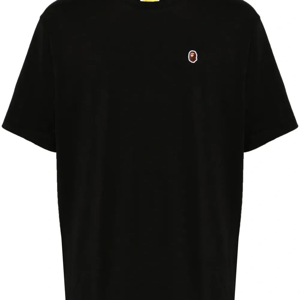 Футболка с вышитым логотипом