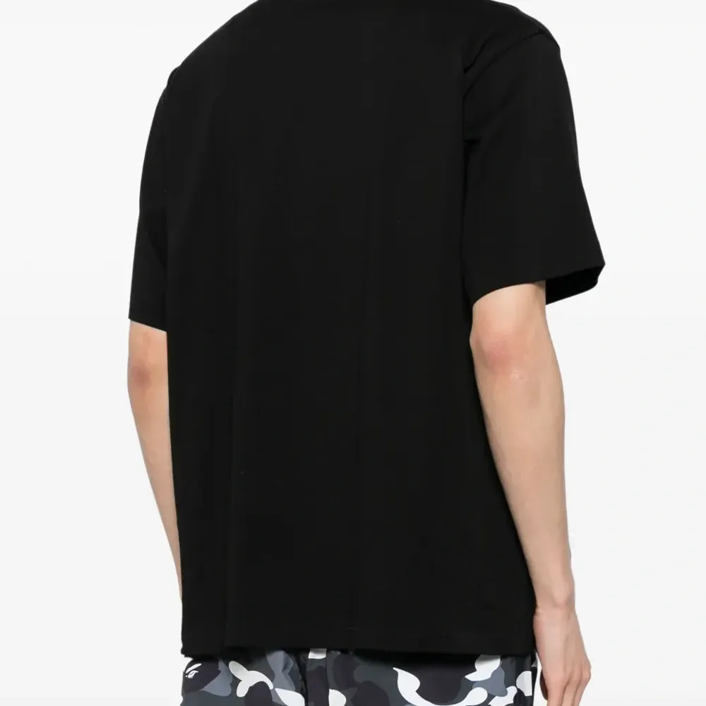 Футболка с вышитым логотипом