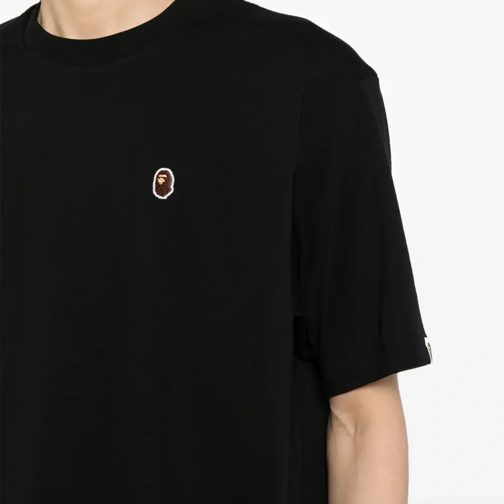 Футболка с вышитым логотипом