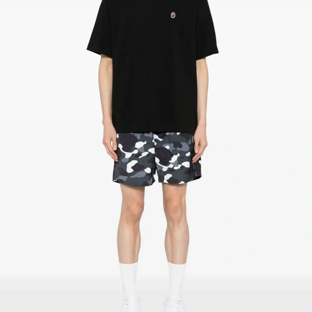 Футболка с вышитым логотипом