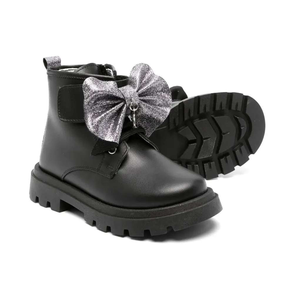 Ботинки с бантами