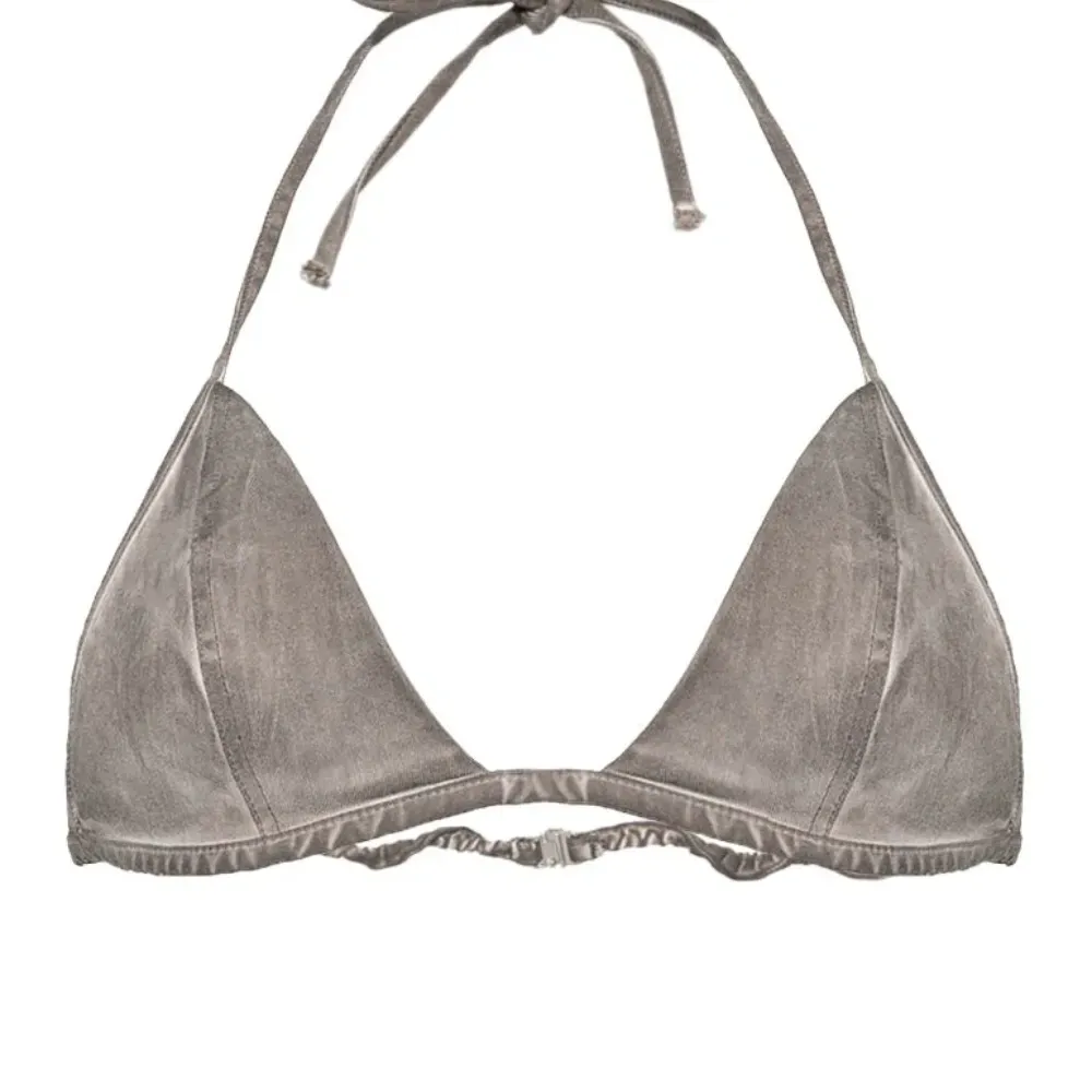 Бюстгальтер с треугольными чашками