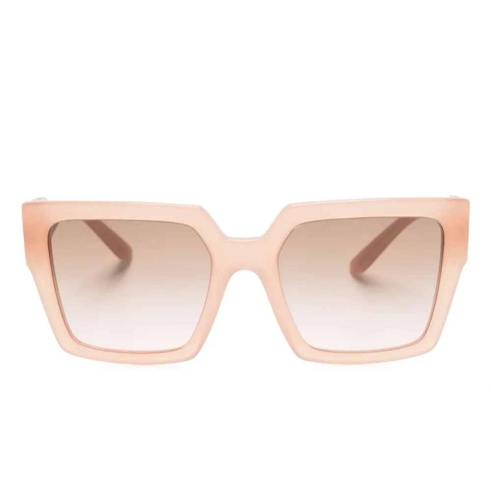 Солнцезащитные очки в квадратной оправе