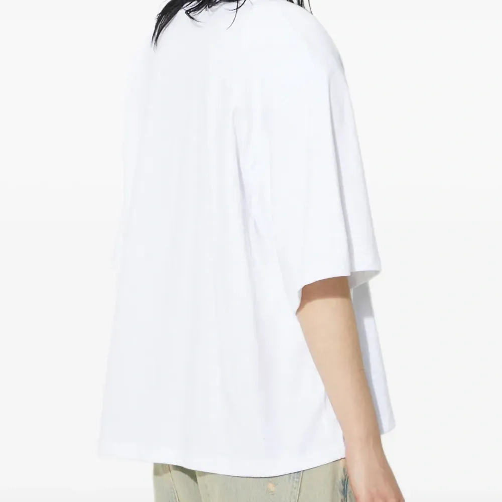 Футболка с вышивкой