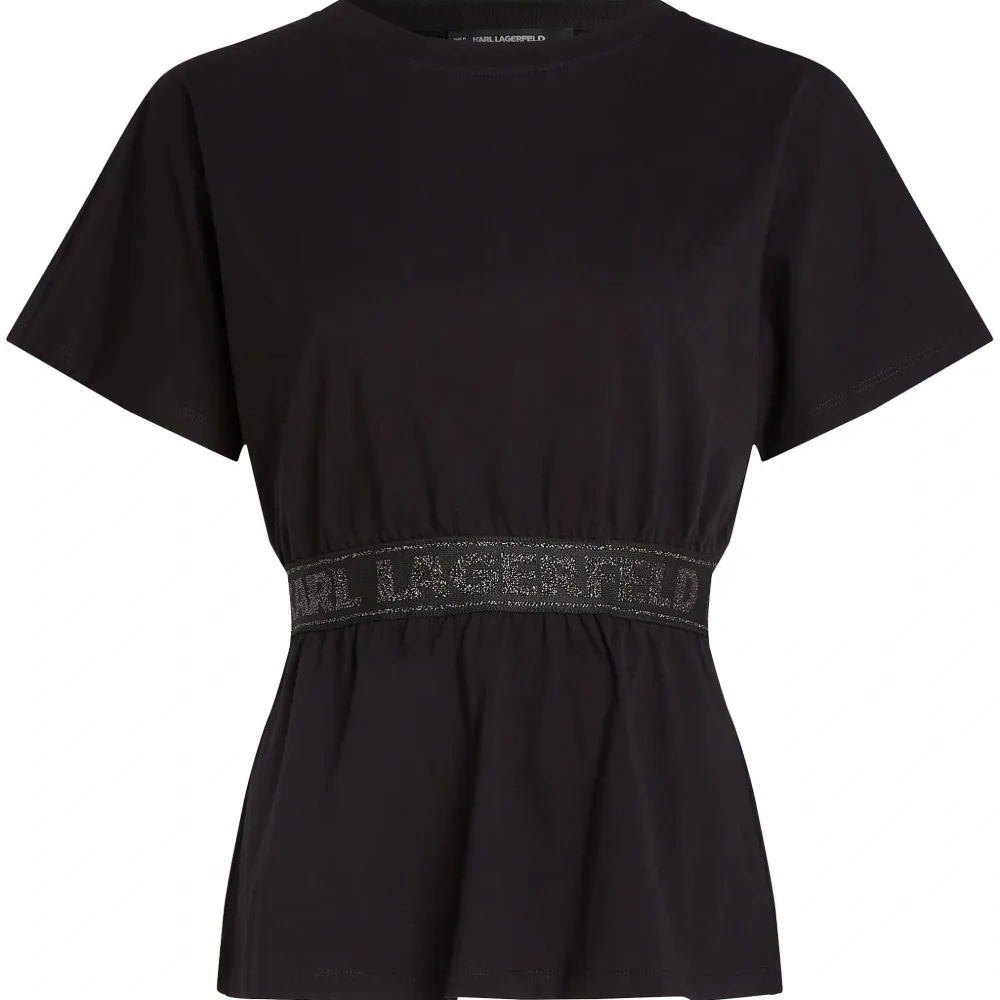 Футболка с блестящим логотипом