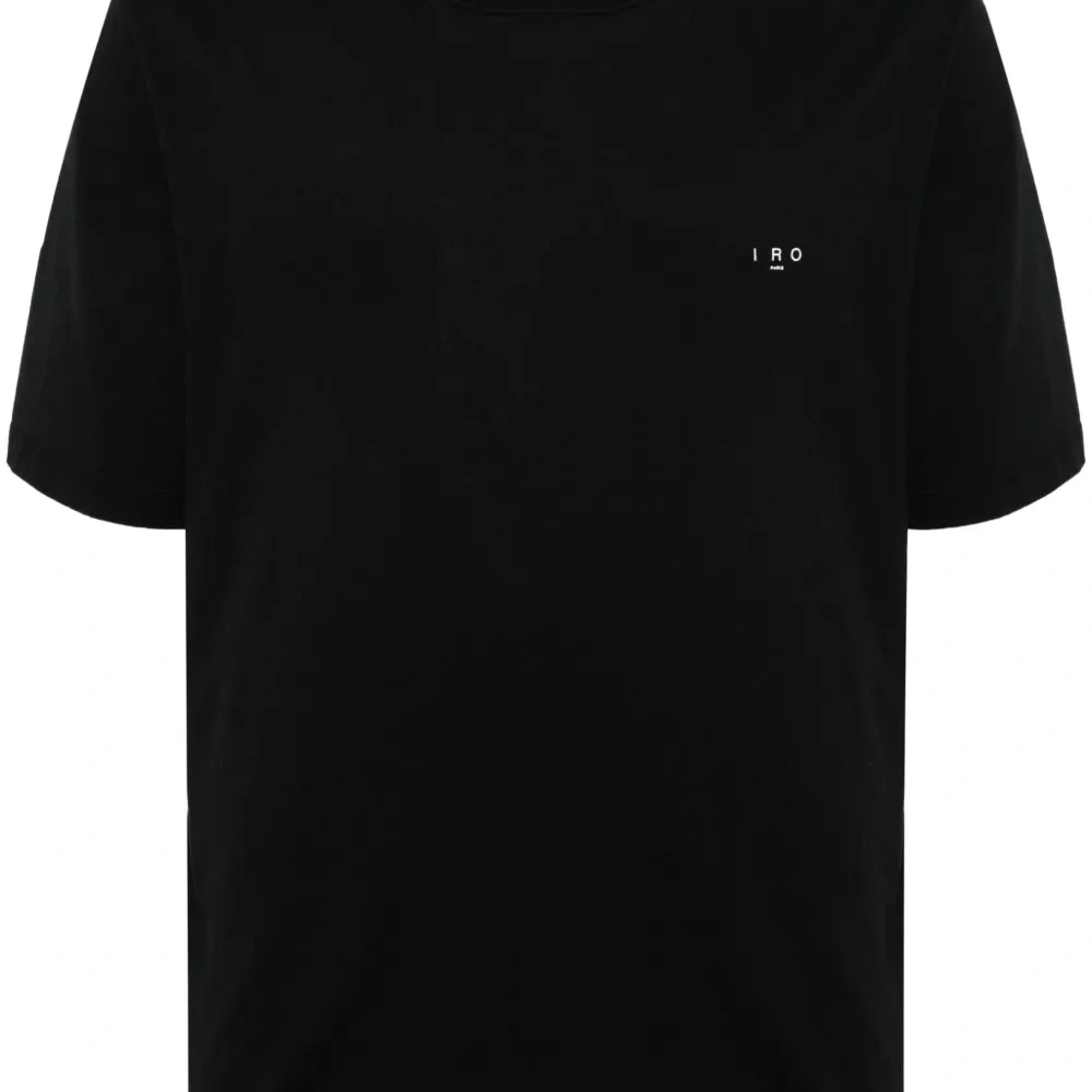 Футболка с вышитым логотипом