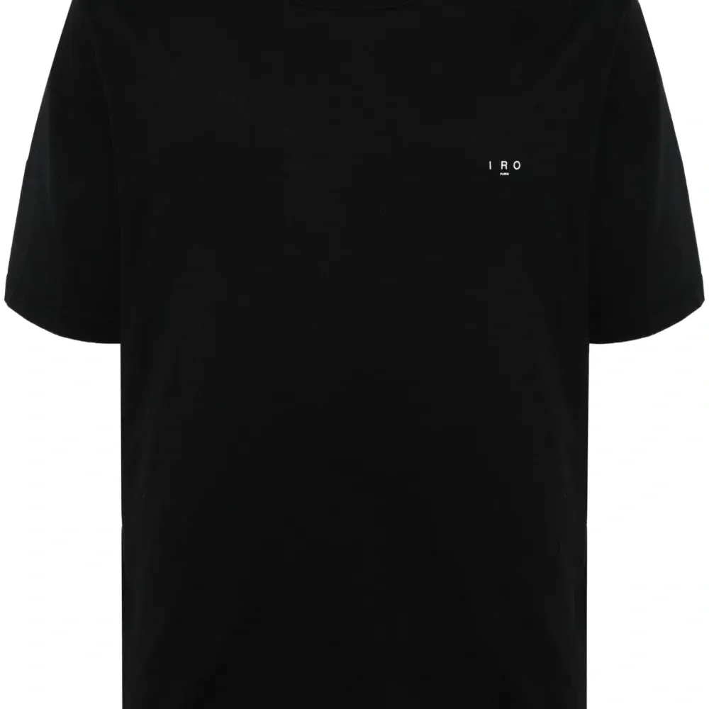 Футболка с вышитым логотипом