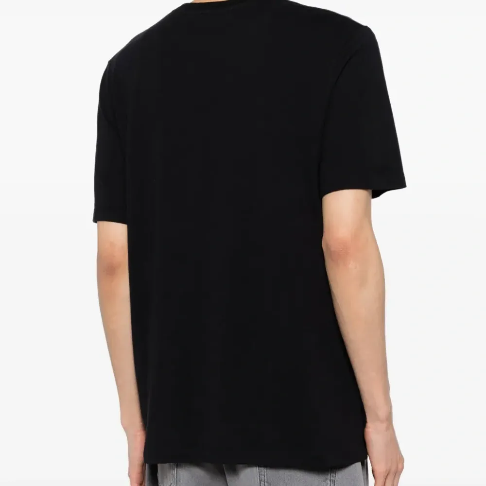 Футболка с вышитым логотипом