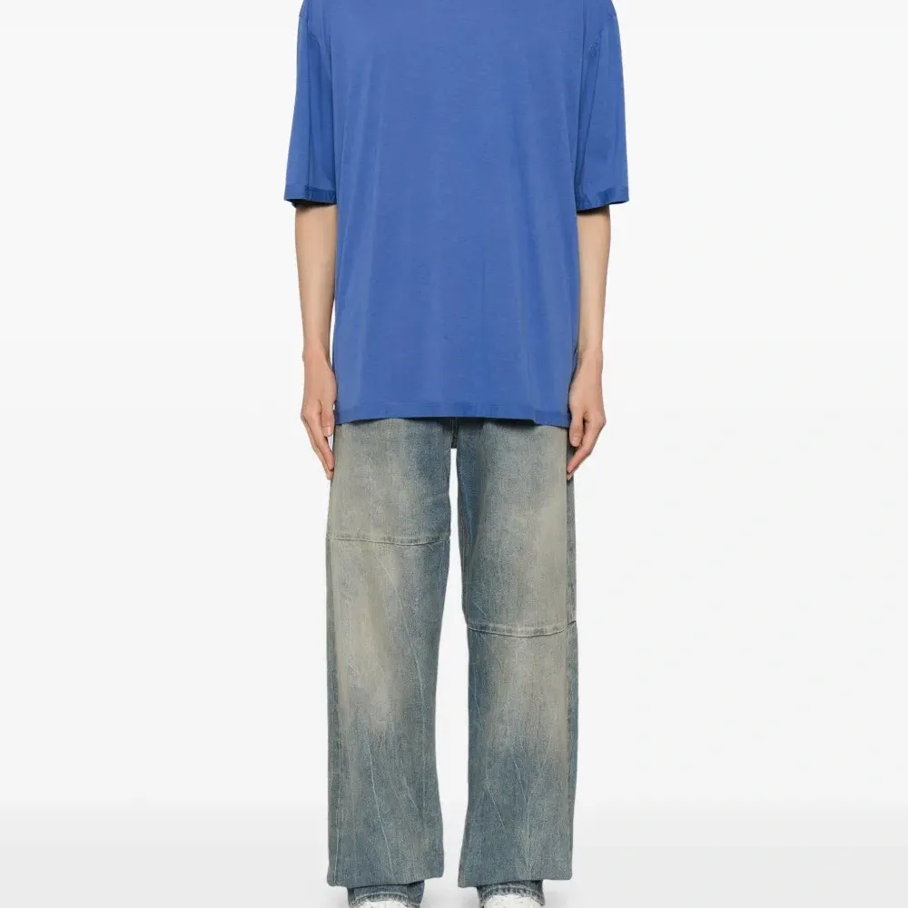 Футболка с приспущенными плечами