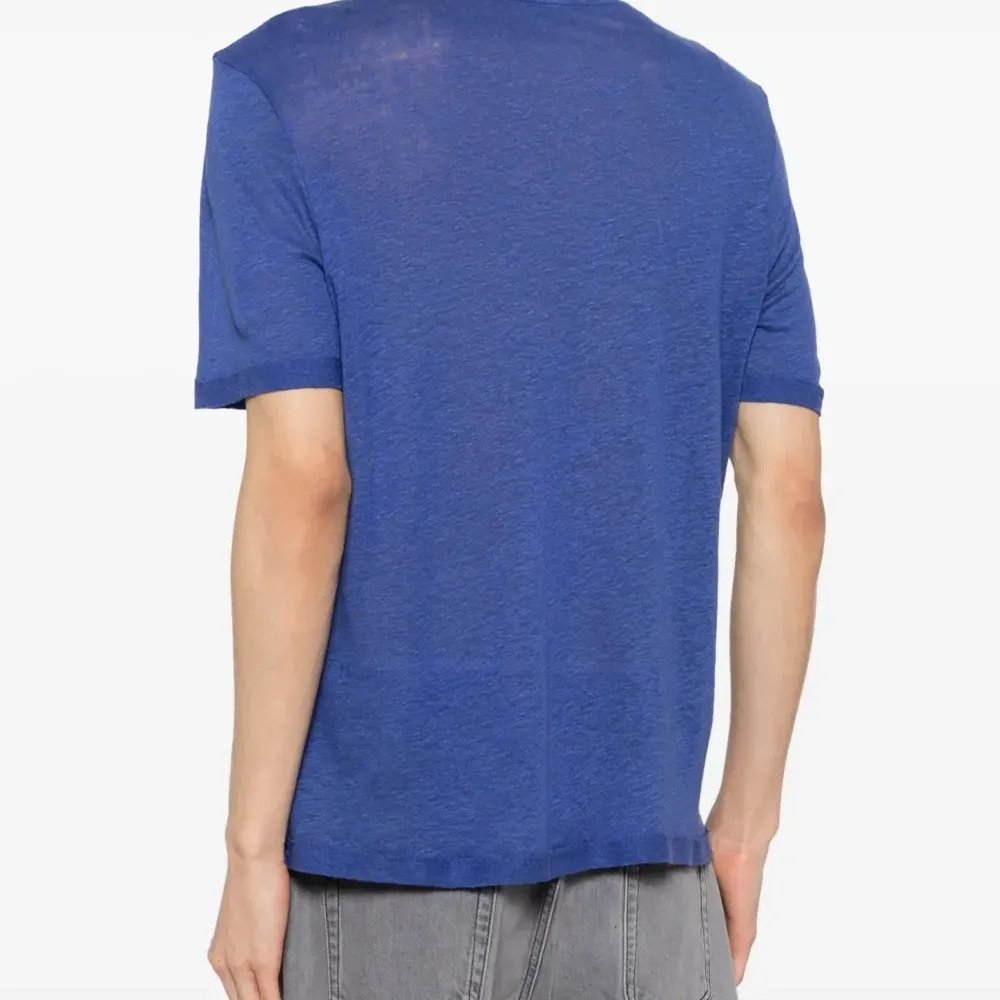 Футболка с вышитым логотипом