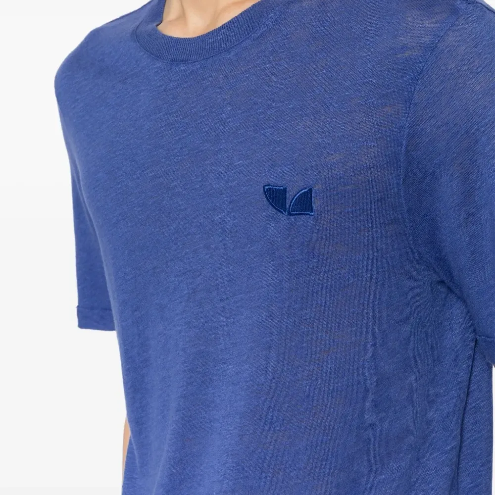 Футболка с вышитым логотипом