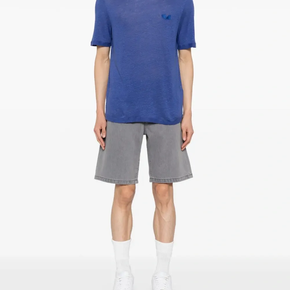 Футболка с вышитым логотипом