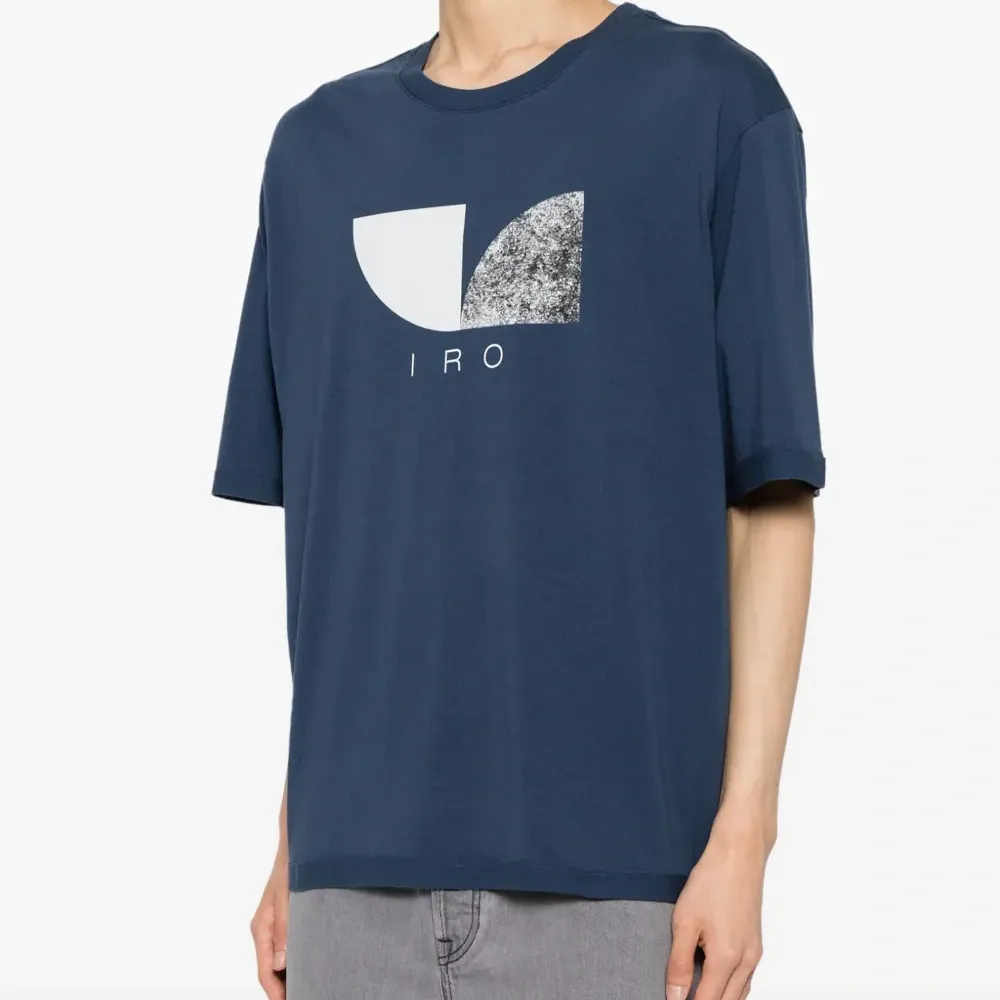 Футболка с логотипом