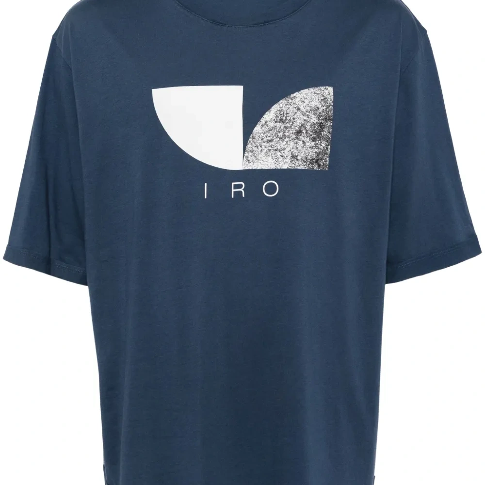 Футболка с логотипом