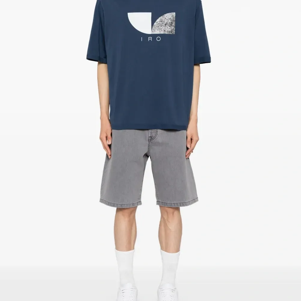 Футболка с логотипом