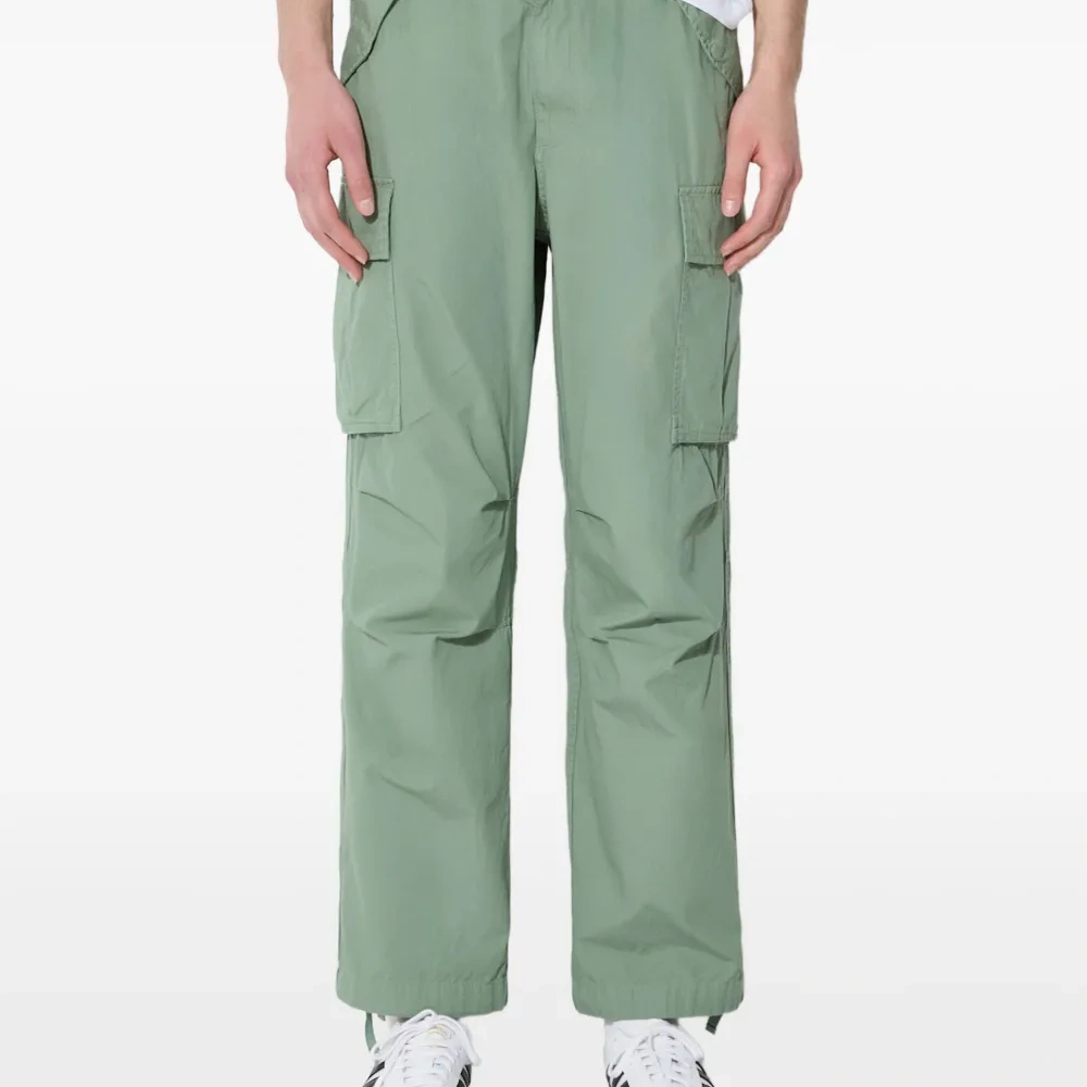 Брюки с карманами карго