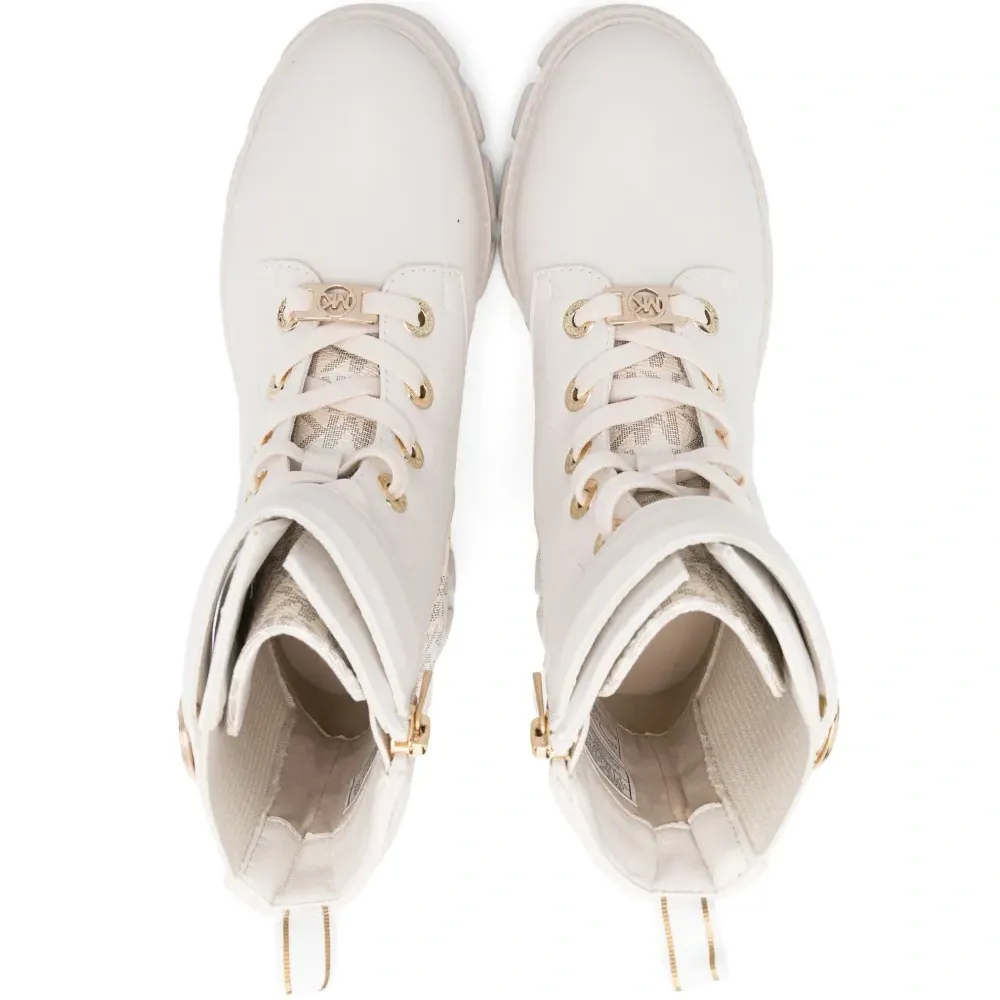 Ботинки на шнуровке