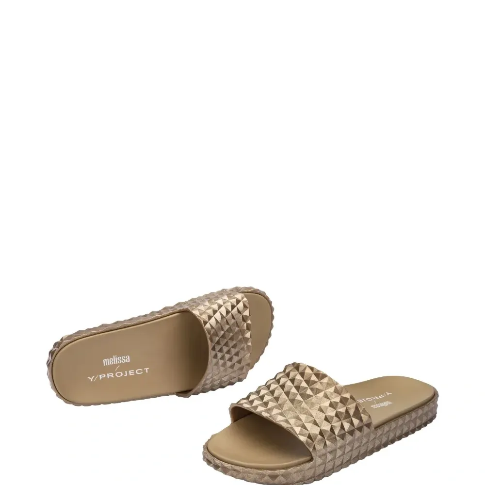 Шлепанцы Court из коллаборации с Melissa Шлепанцы Court из коллаборации с Melissa