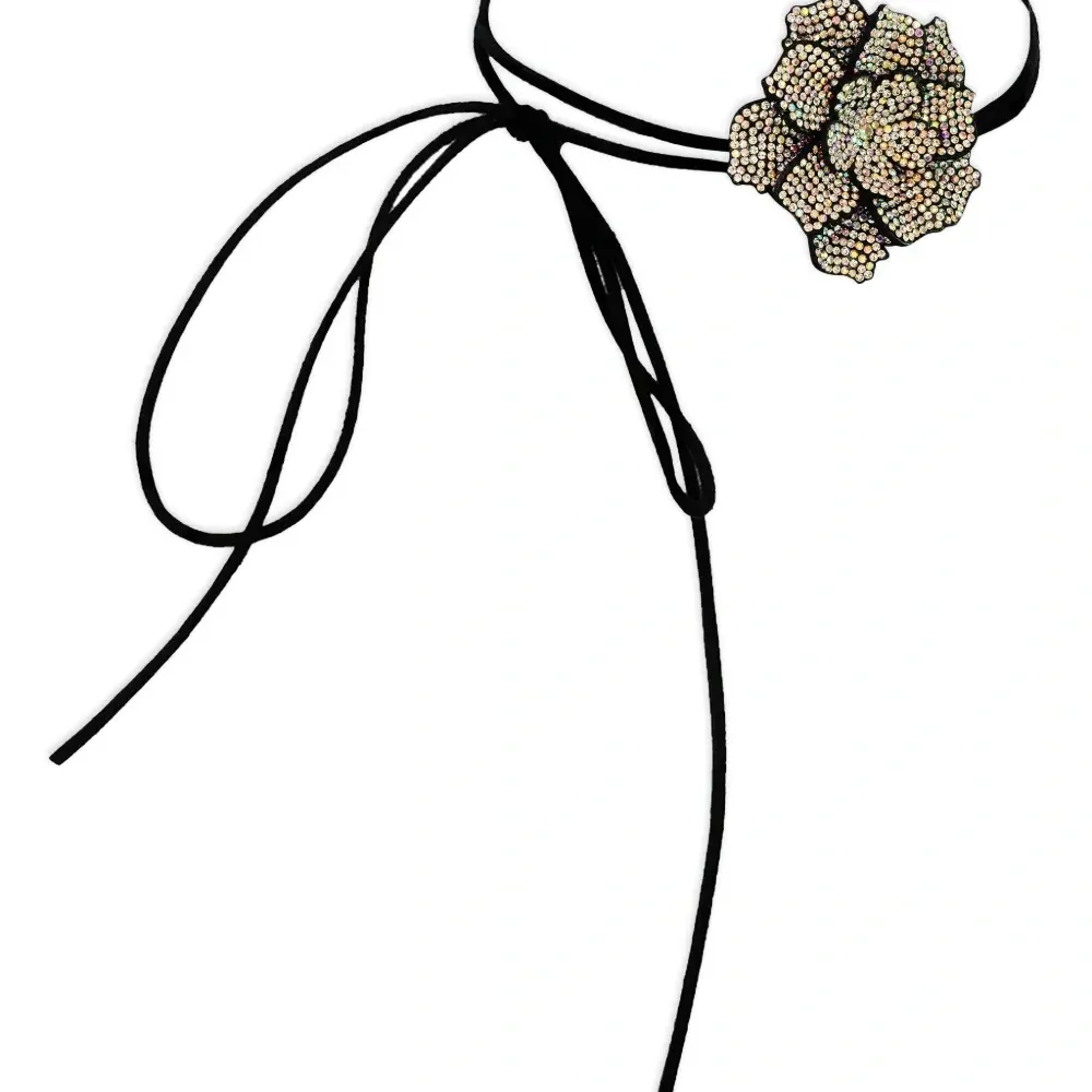 Чокер с цветочной аппликацией Чокер с цветочной аппликацией