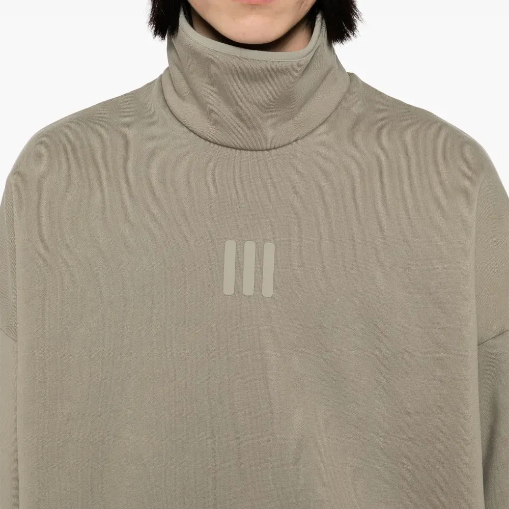 Толстовка с высоким воротником из коллаборации с Fear Of God