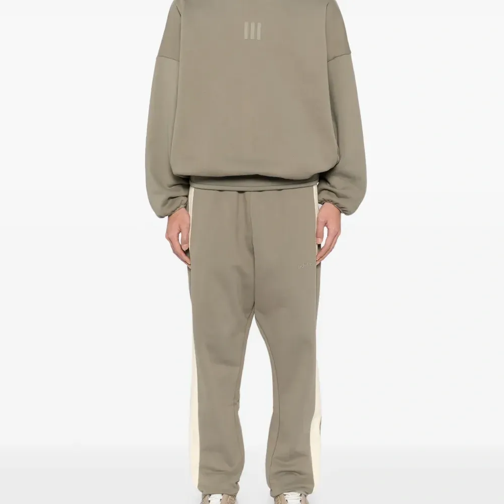 Толстовка с высоким воротником из коллаборации с Fear Of God