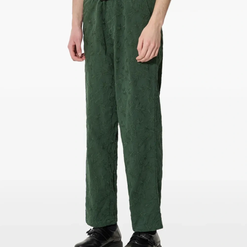 Брюки с цветочной вышивкой