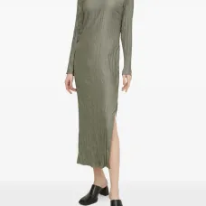 Фактурное миди-платье с длинными рукавами