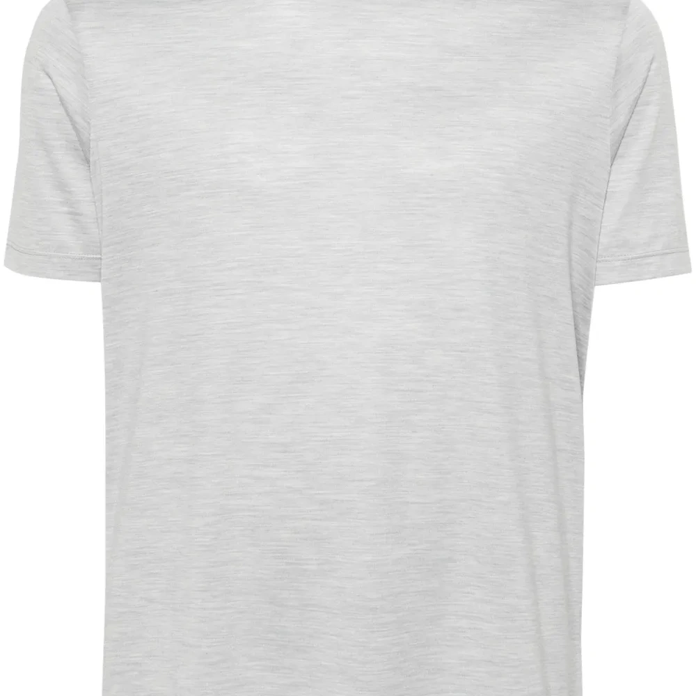 Футболка с круглым вырезом