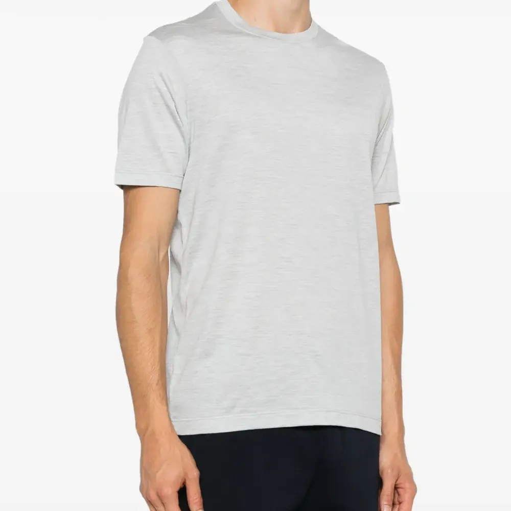 Футболка с круглым вырезом Футболка с круглым вырезом