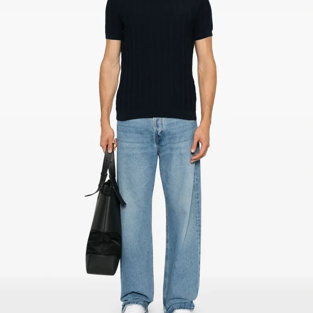 Футболка с круглым вырезом