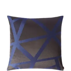 Подушка с геометричным узором