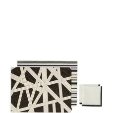 Набор из четырех сервировочных салфеток с геометричным узором Набор из четырех сервировочных салфеток с геометричным узором