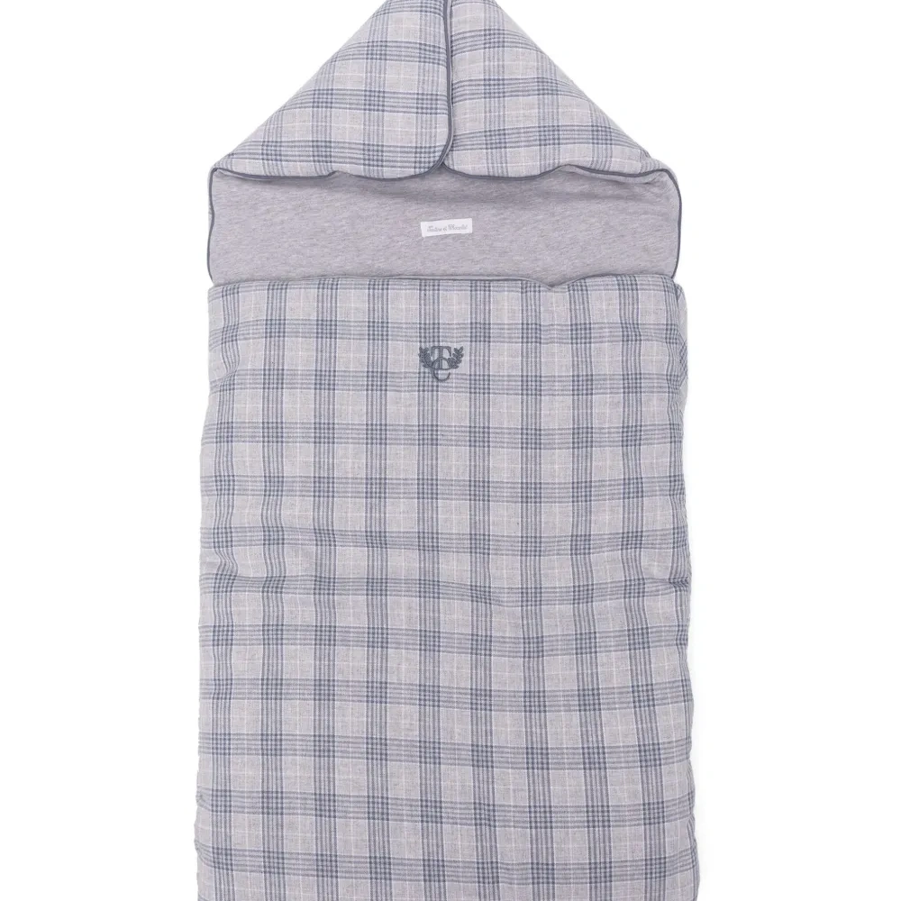 Конверт с вышитым логотипом