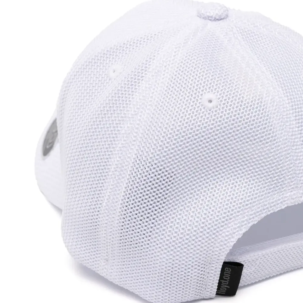 Бейсболка с вышитым логотипом