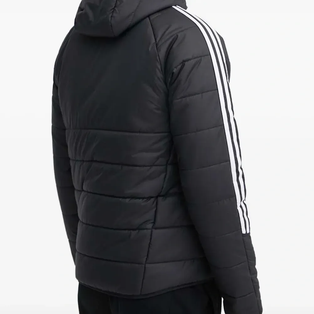 Стеганая куртка с тремя полосками Стеганая куртка с тремя полосками