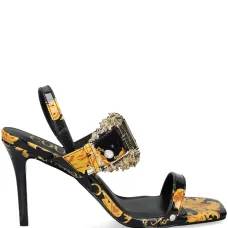 Сандалии с пряжками