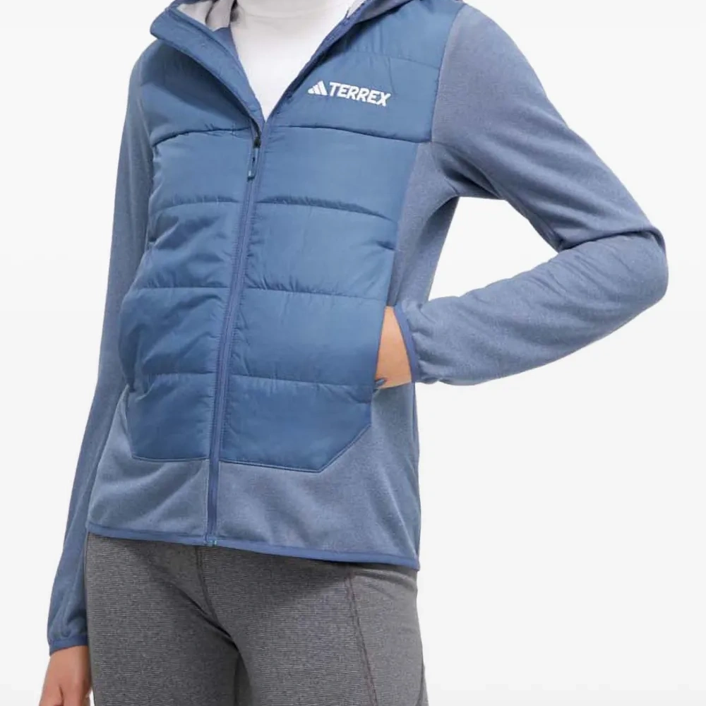 Стеганая куртка с капюшоном Стеганая куртка с капюшоном