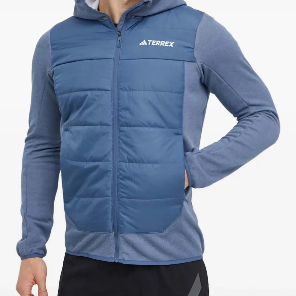 Стёганая куртка с капюшоном